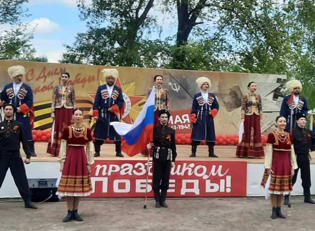 Ансамбль «Казачья застава» выступил на празднике ко Дню Победы в Беково